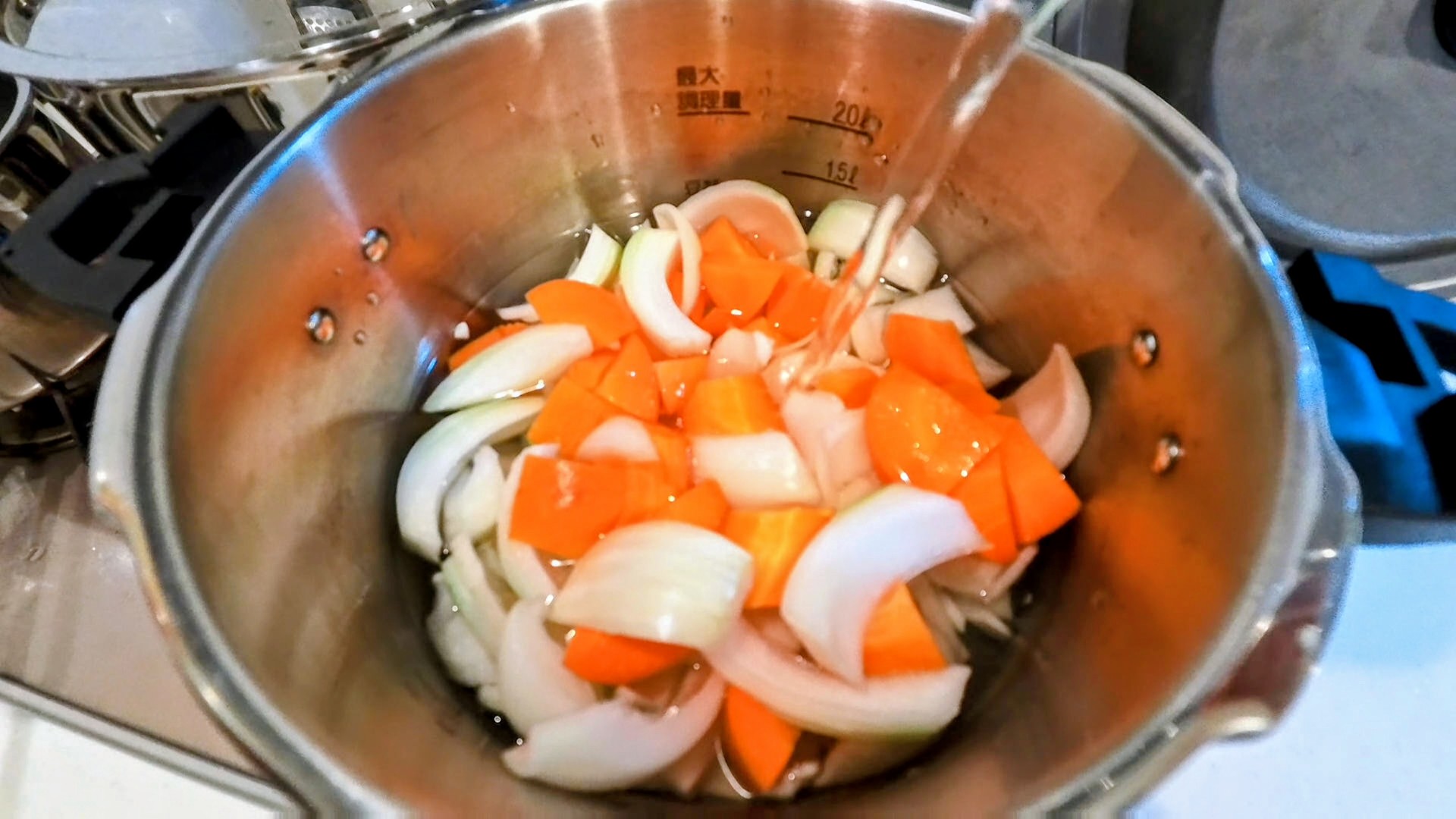 Put vegetables into the pressure cooker