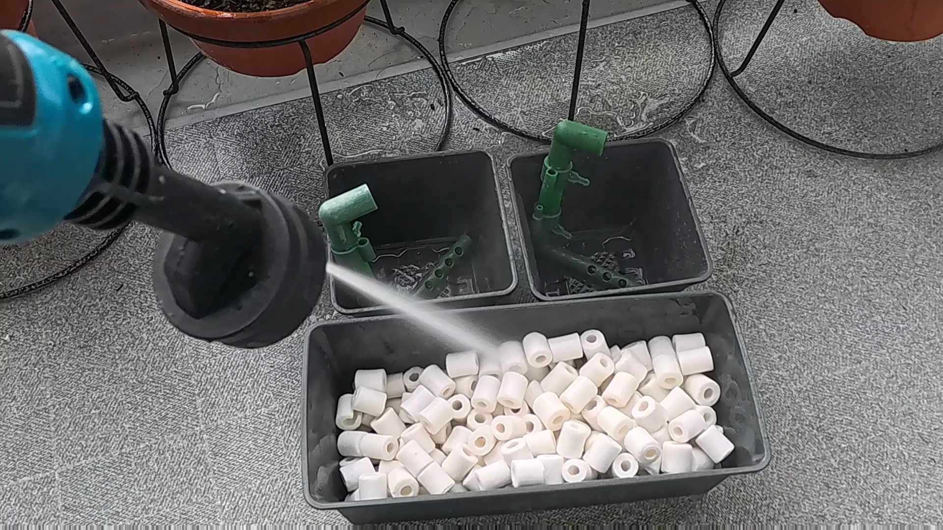 Putting a filter in a goldfish tank