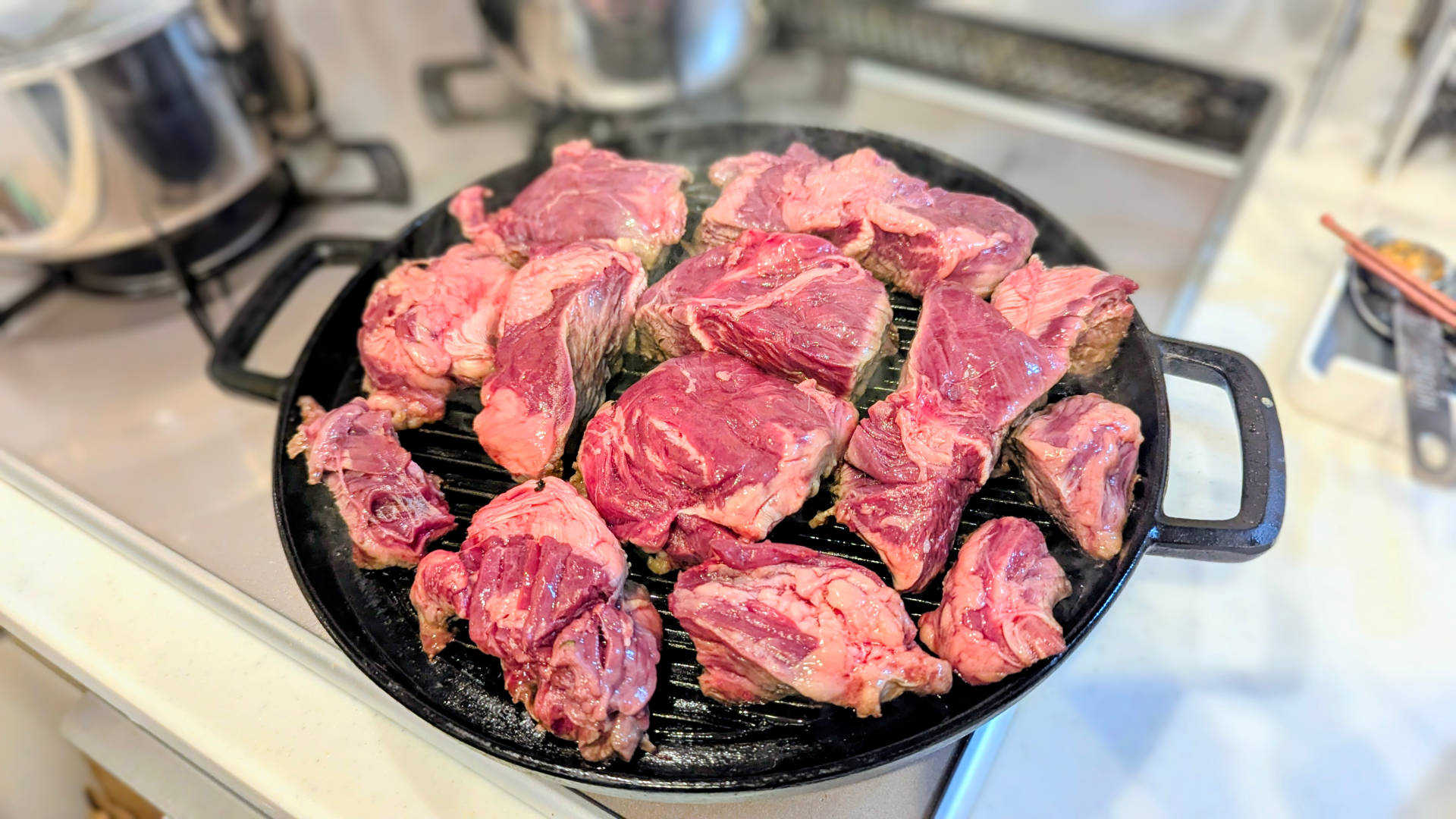 Grilling beef belly steak