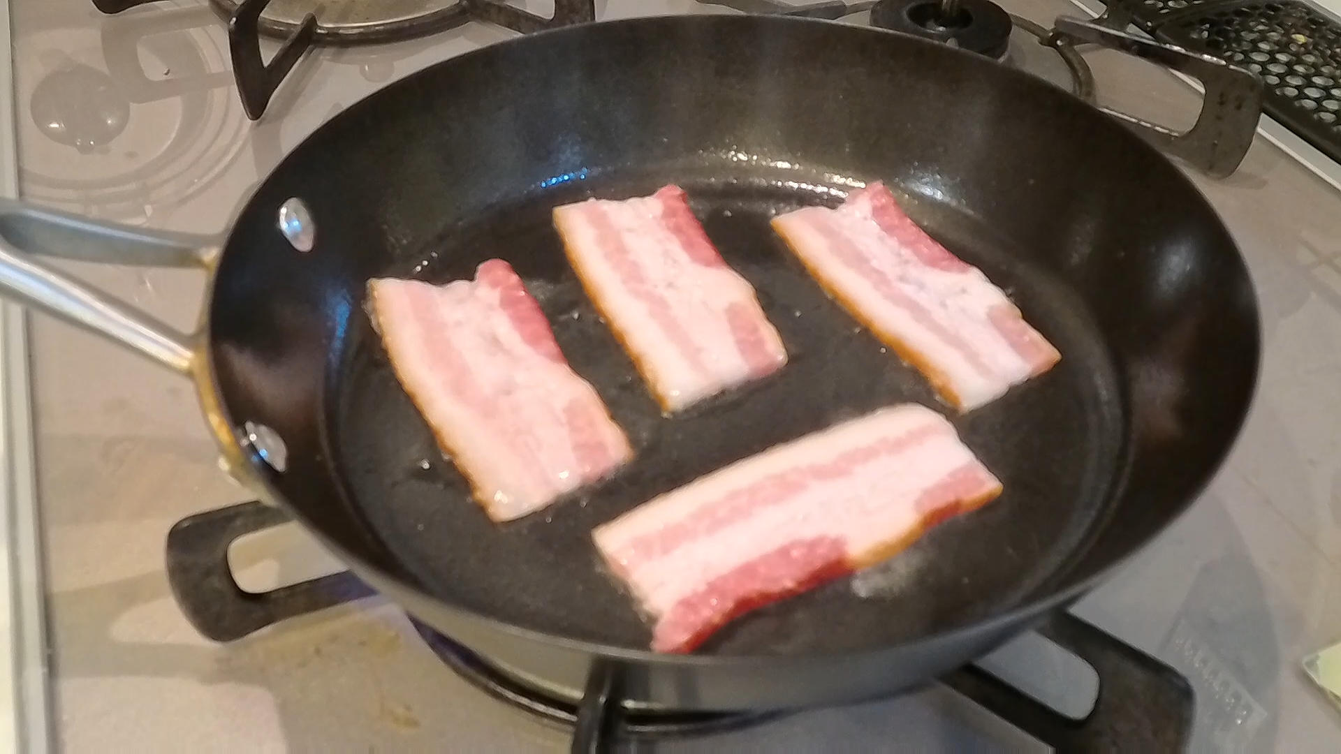 Frying bacon